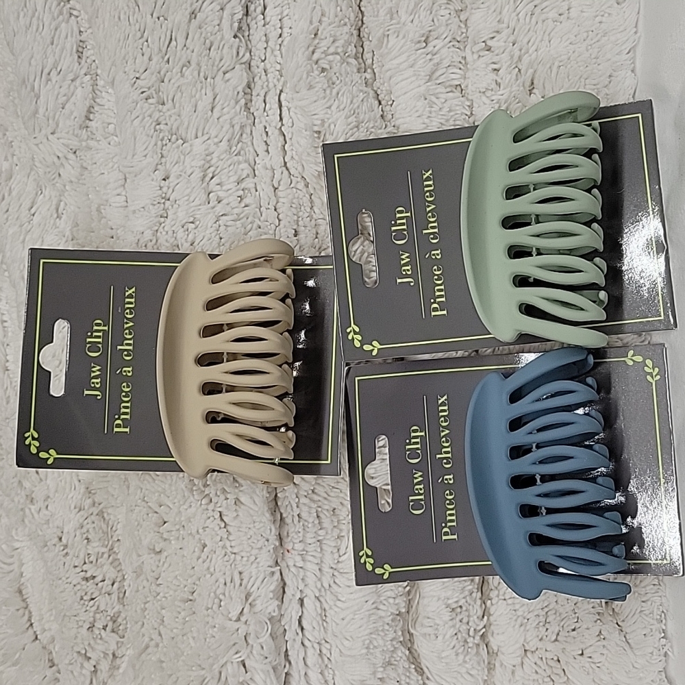 Three strong claw clips in matte colors